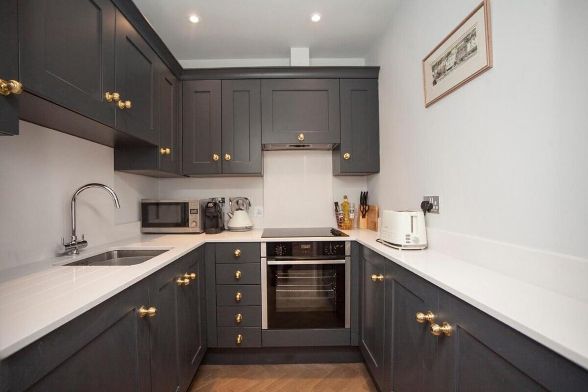 Stylish City Centre Apartment - Bath Exteriör bild