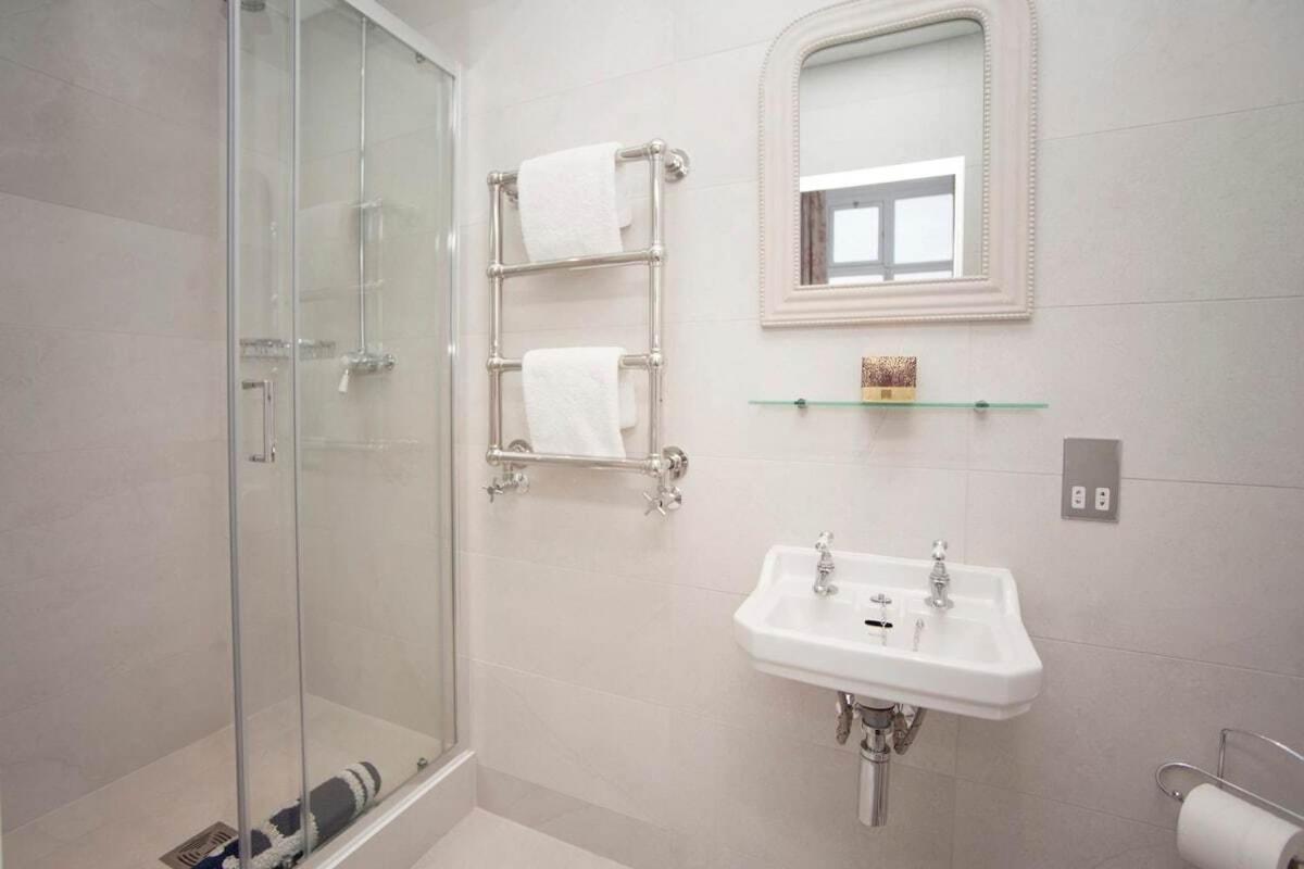 Stylish City Centre Apartment - Bath Exteriör bild